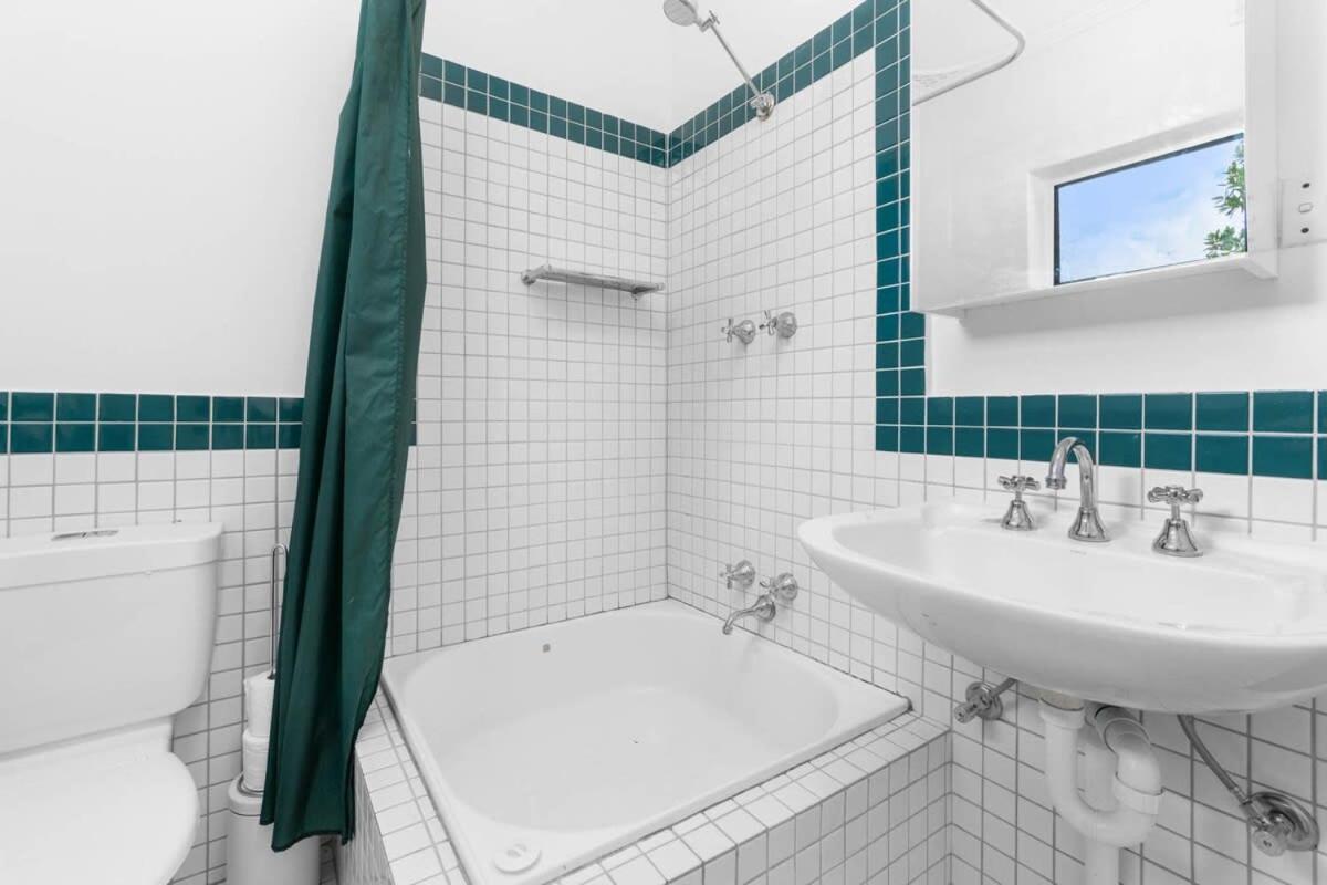 In Between City Sea & Airport - 2Br Vacation Home Plympton Exterior photo