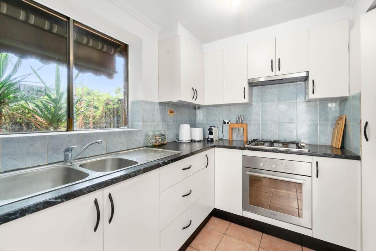 In Between City Sea & Airport - 2Br Vacation Home Plympton Exterior photo